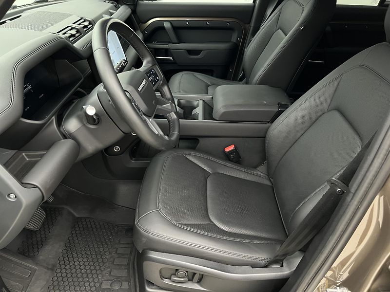 Land Rover Defender 110 D300 AWD X-DYNAMIC SE AUT - fotka 3 z 45