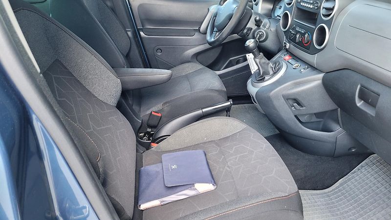 Peugeot Partner TEPEE 1,6 HDI PŮVOD ČR - fotka 16 z 21