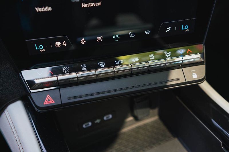 Renault Espace (2023) E-Tech FHEV 200 - fotka 28 z 33