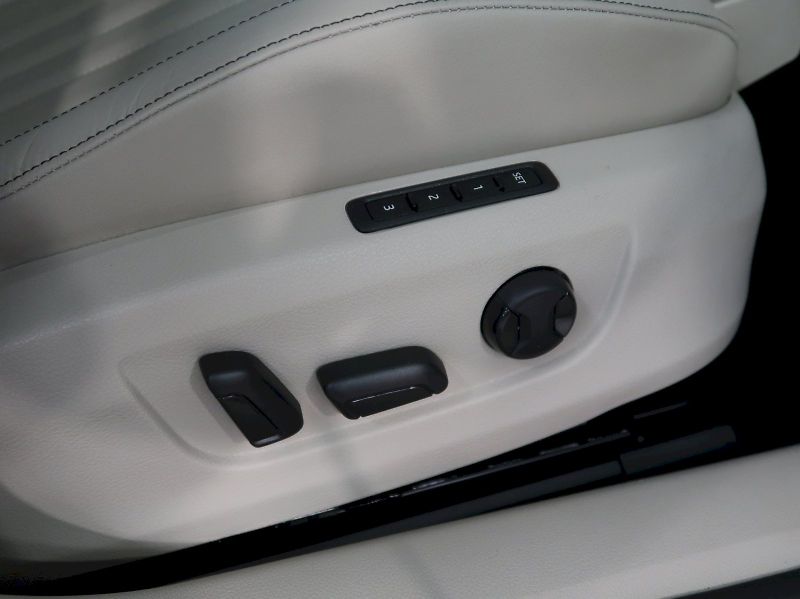 Škoda Superb (2022) LAURIN&KLEMENT 2.0TSI 140KW DS - fotka 15 z 49