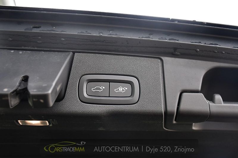 Volvo XC60 B4 AWD mHEV - fotka 39 z 44