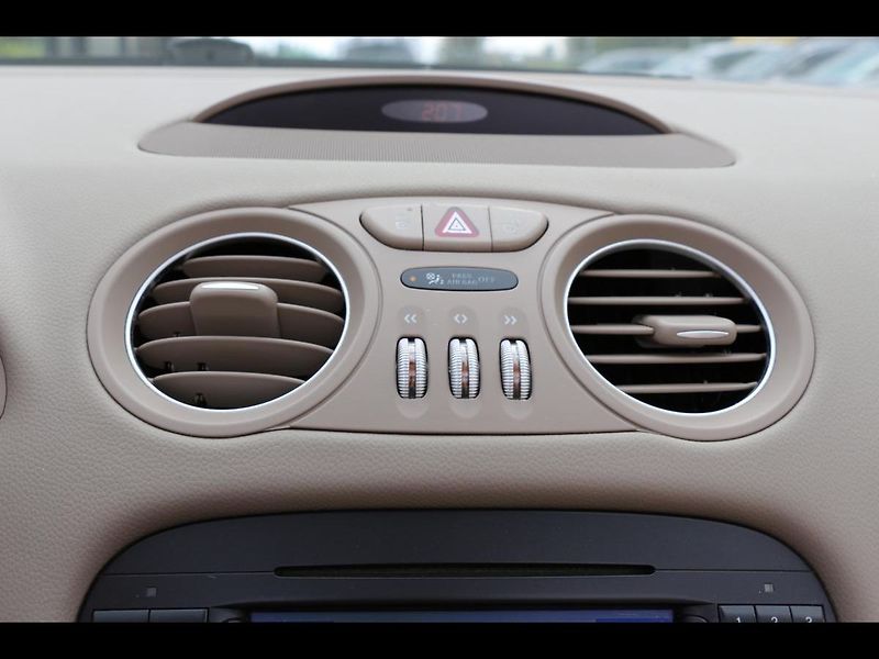 Mercedes-Benz SL 500 V8, facelift, 390 PS - fotka 37 z 44