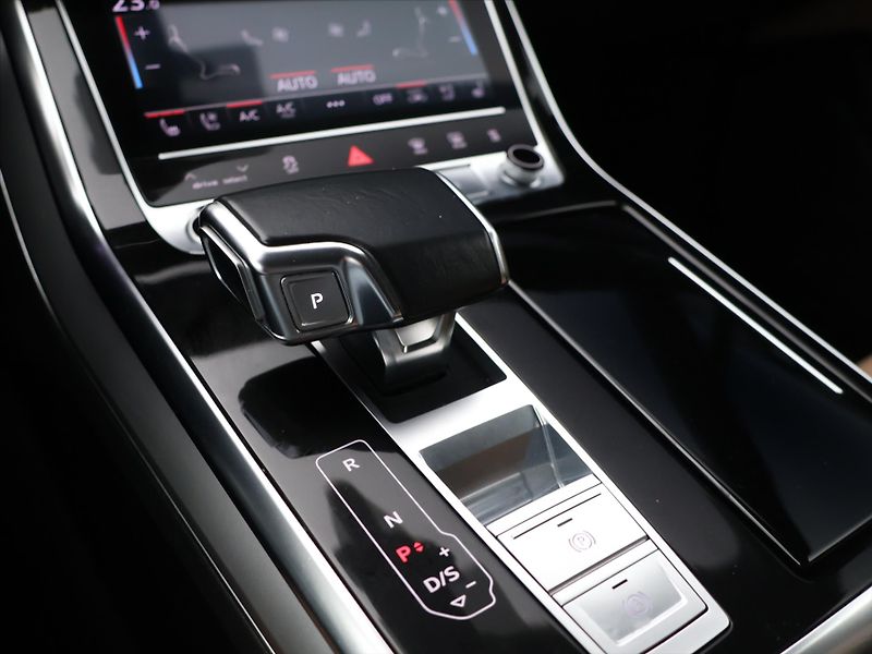 Audi Q7 3,0 TDI 210kW Qattro CZ DPH - fotka 24 z 33