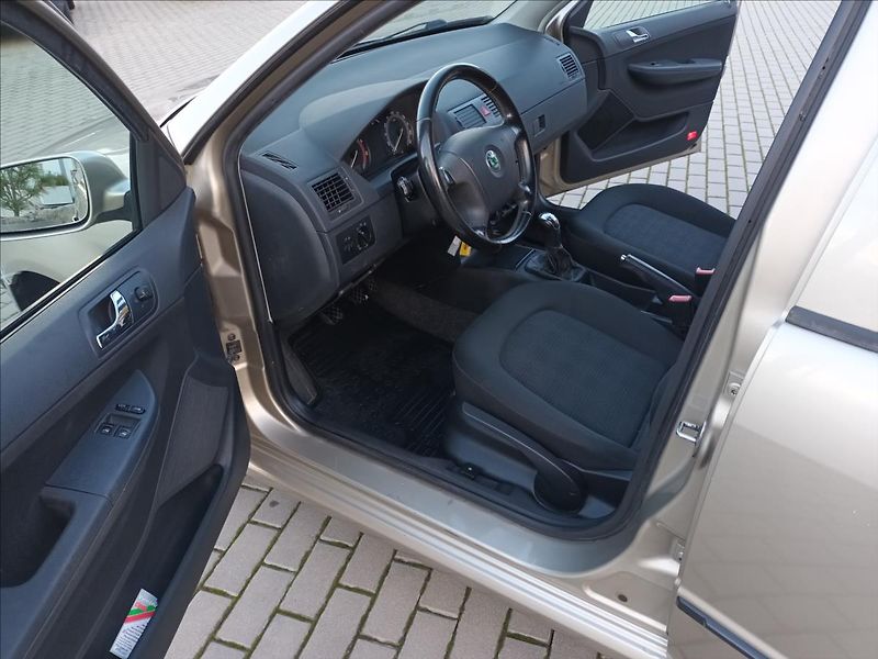 Škoda Fabia 1,4 16V,55KW,ČR,KLIMA,TEMPOMAT - fotka 15 z 35