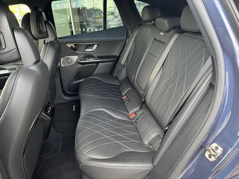 Mercedes-Benz EQE 500 4MATIC SUV - fotka 23 z 36