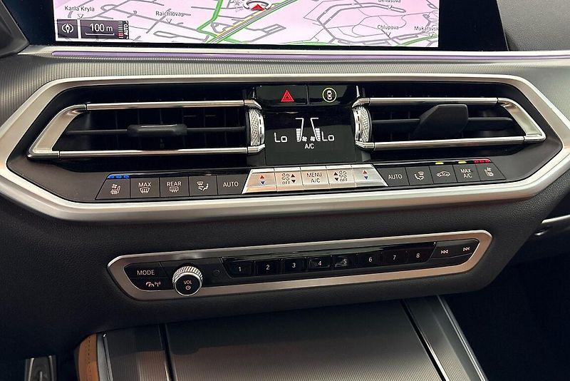 BMW X5 M50d - fotka 23 z 29