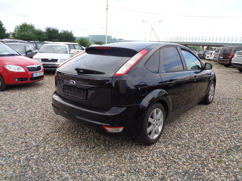 Ford Focus 1,6 - fotka 5 z 17