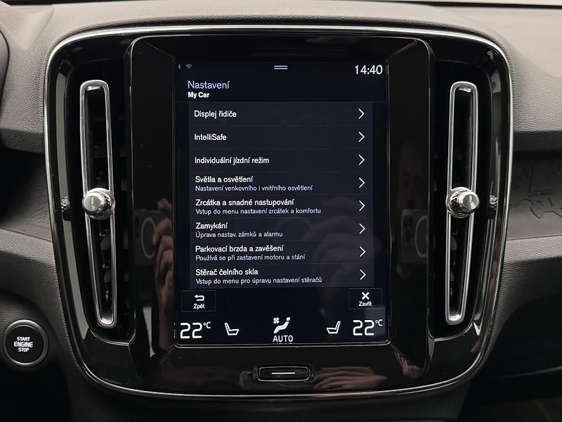 Volvo XC40 T4 AWD MOMENTUM CZ REZERVACE - fotka 31 z 34