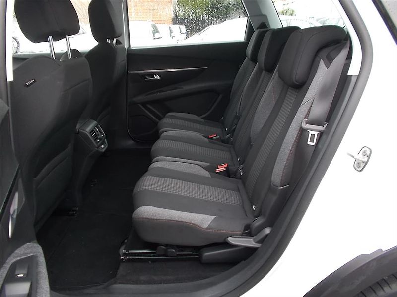 Peugeot 5008 ACTIVE 1.6 BlueHDi 120 7-míst - fotka 8 z 46