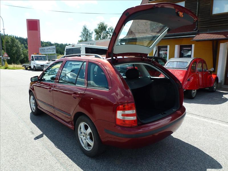 Škoda Fabia 1,4 16V Parkovací kamera - fotka 21 z 47