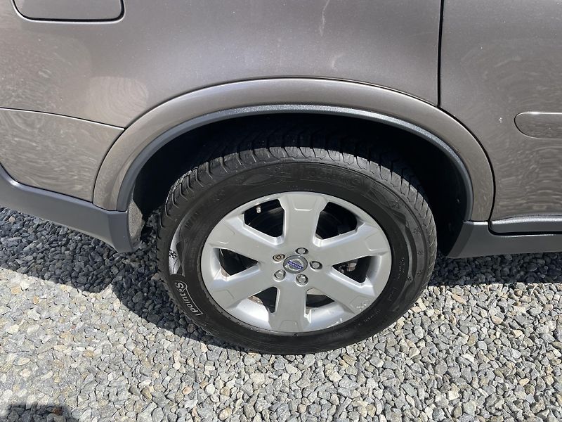 Volvo XC90 2.5TDi D5 200PS AWD R-DESIGN!! - fotka 47 z 180