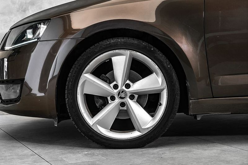 Škoda Octavia Combi 2,0TDI 4x4 Navi kůže - fotka 2 z 19
