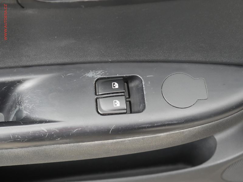 Hyundai i20 (2013) 1.2i, ČR, AC, zmk.řazení - fotka 11 z 14