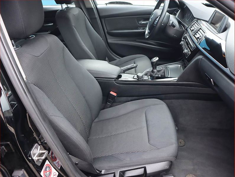 BMW Řada 3 (2015) 320 d xDrive, 4X4, Serv.kniha - fotka 9 z 19