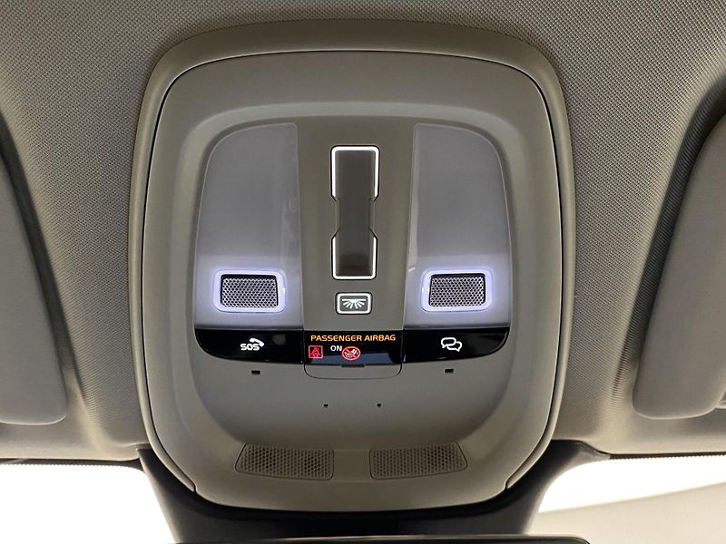 Volvo XC60 T6 AWD PLUG-IN PLUS DARK - fotka 27 z 54