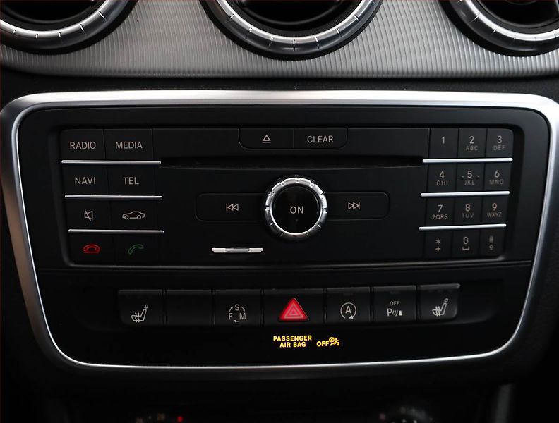 Mercedes-Benz CLA (2015) 180, Automat, Kůže, Navi - fotka 12 z 18