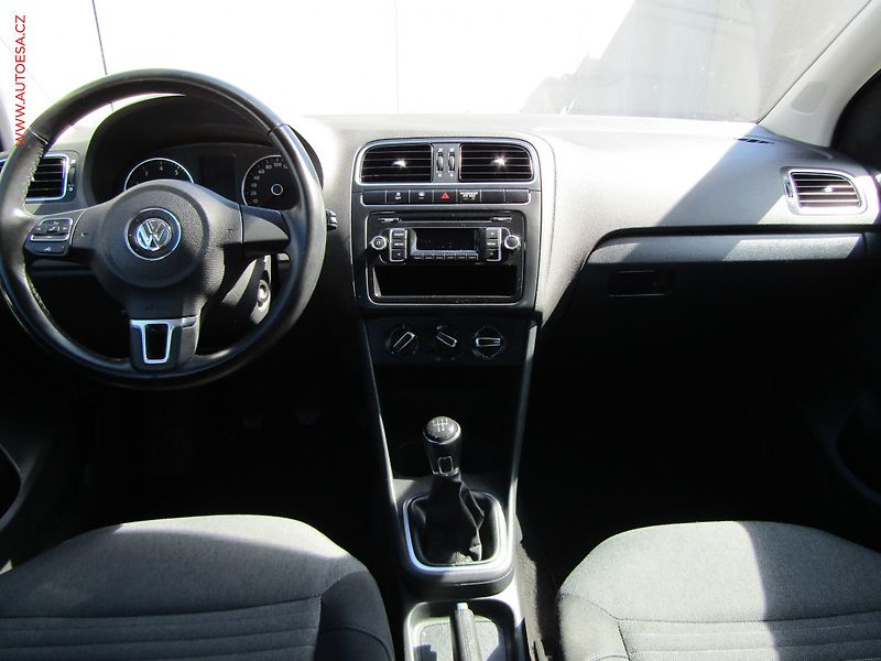 Volkswagen Polo (2014) 1.2 i, Comfortline - fotka 8 z 17