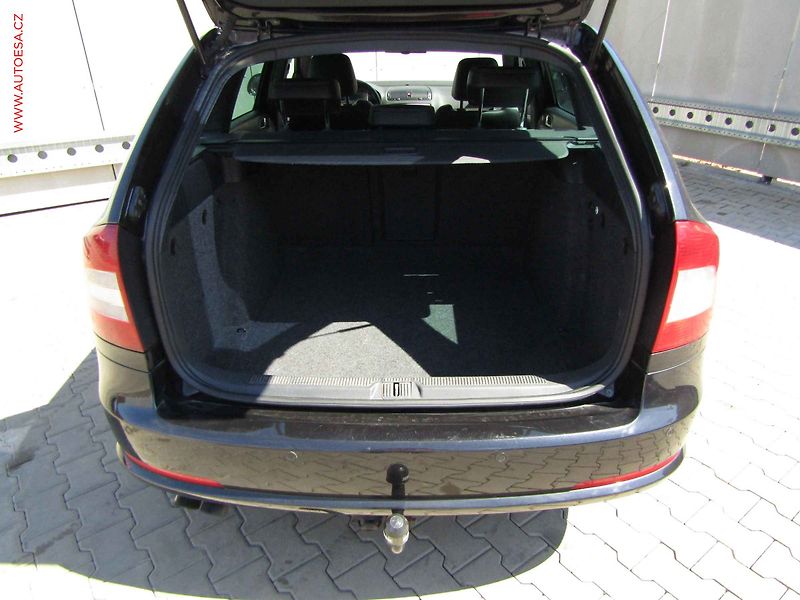 Škoda Octavia (2010) 2.0 TDi, RS, navi - fotka 7 z 18