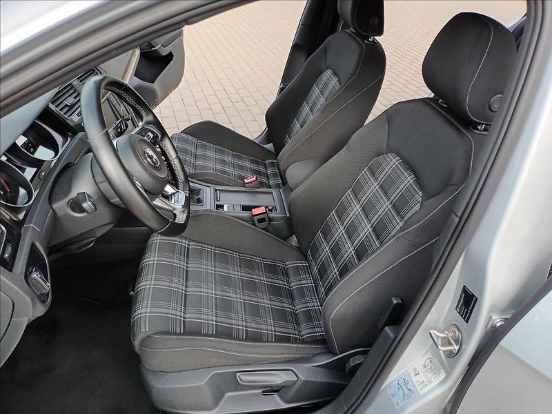 Volkswagen Golf 2,0 TDI,GTD,135KW,NAVI,XENON - fotka 14 z 50