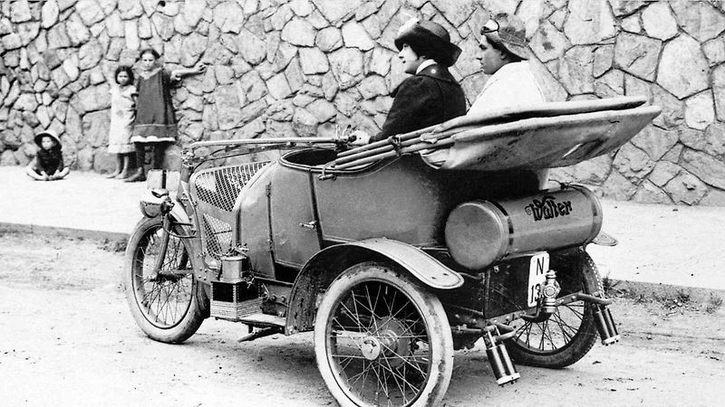 Walter WIZ, Knapp - Vojíř (1921-2). Vítězná posádka v závodech do vrchu Zbraslav-Jíloviště v cestovních automobilech do 1600, resp. do 1750 cm3