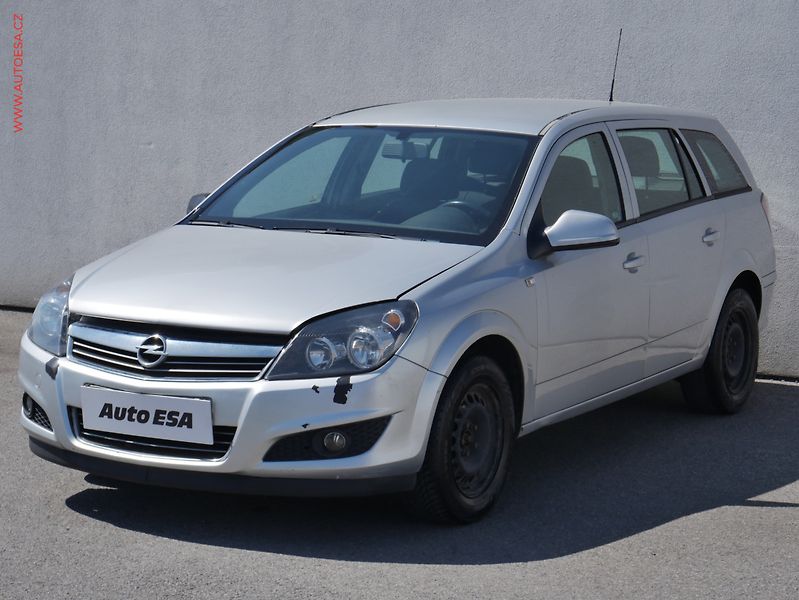 Opel Astra (2011) 1.6 16V, ČR, AC, temp - fotka 3 z 16