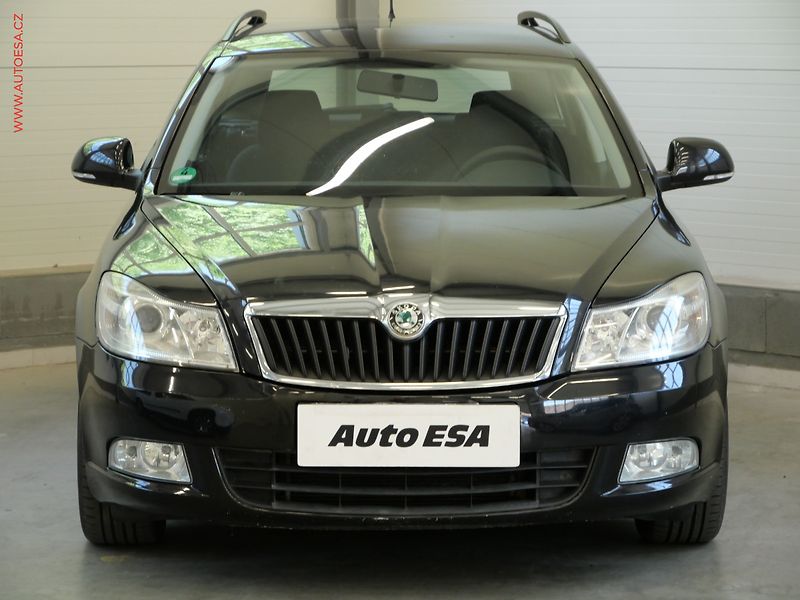 Škoda Octavia (2010) 1.6 TDi, Ambiente - fotka 2 z 18