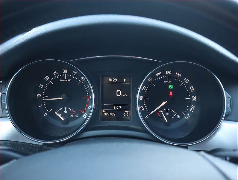 Škoda Superb (2012) 2.0 TDI, Automat, Tempomat - fotka 11 z 18