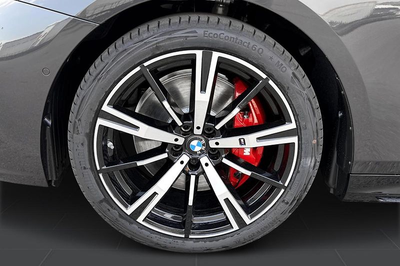BMW Řada 5 540d xDrive Touring - fotka 4 z 10