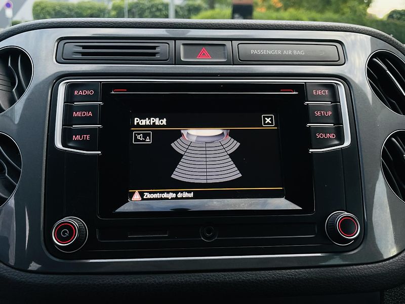 Volkswagen Tiguan 1.4TSI MANUÁL VÝHŘEV SERVISKA - fotka 36 z 39