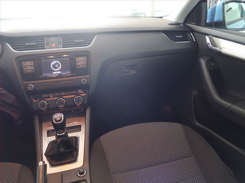 Škoda Octavia (2016) Ambition 1.6 TDI, Tempomat - fotka 8 z 14