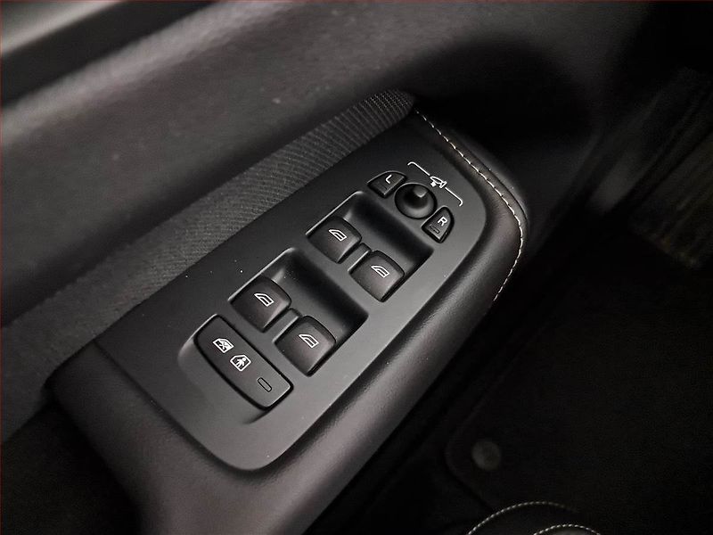 Volvo XC60 (2024) B4 AWD - fotka 20 z 20