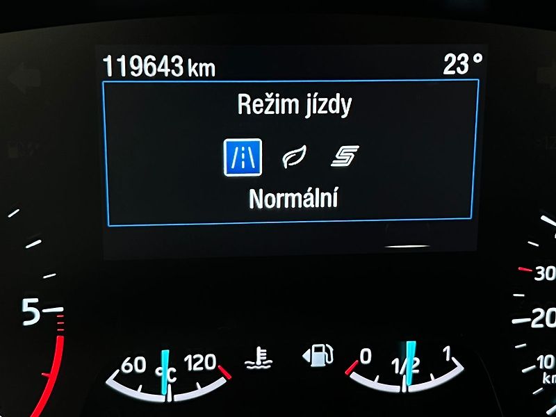 Ford Focus (2021) 1.5TDCi TITANIUM  88kW - fotka 28 z 49