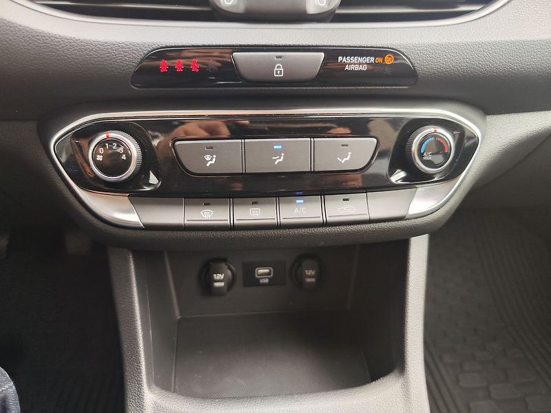 Hyundai i30 1.0 T-GDI/88kW Comfort - fotka 16 z 27