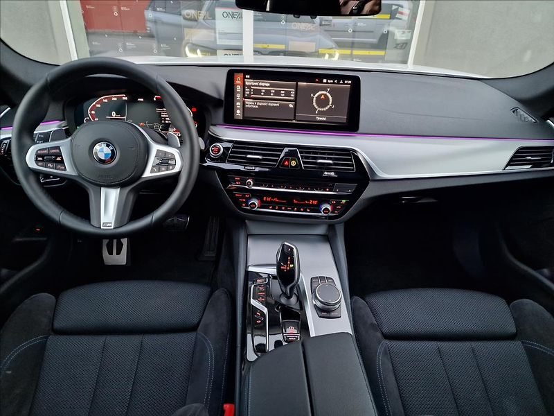BMW Řada 5 520d Xdrive M-Sport ČR,1.Maj. - fotka 24 z 50