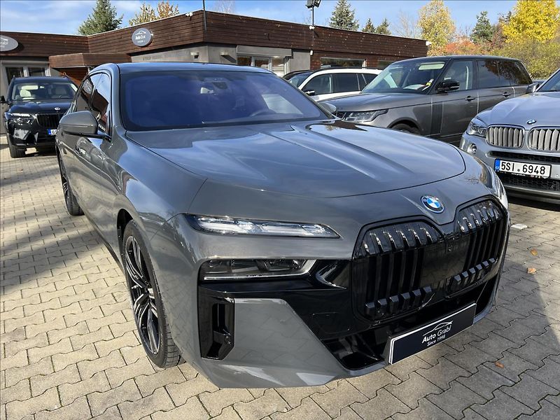 BMW Řada 7 750e Msport Pro xDrive - fotka 3 z 43