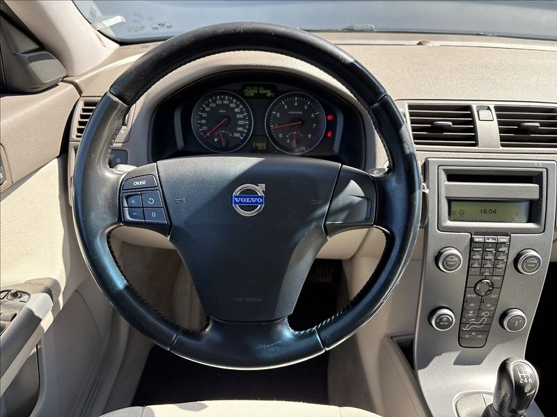 Volvo S40 2,0 i 107 KW MANUAL CZ - fotka 9 z 23