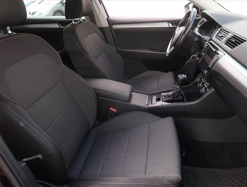 Škoda Superb (2017) Ambition Plus 2.0 TDI, Automat - fotka 9 z 21