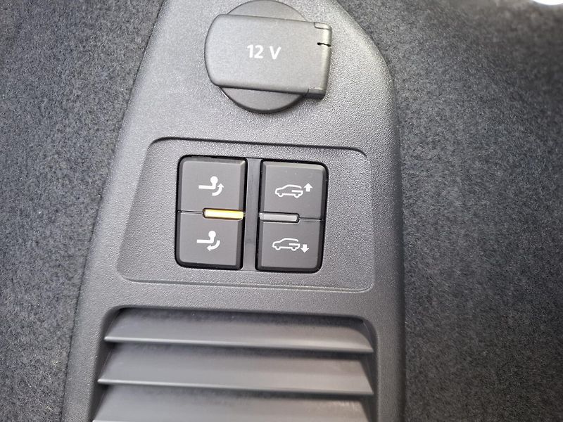 Volkswagen Touareg TDI 210kW R-Line Pano NezT HuD - fotka 20 z 22