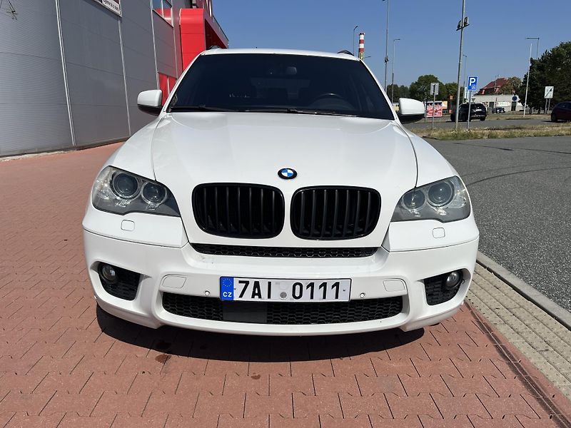 BMW X5 40D XDRIVE M-Packet - fotka 3 z 34