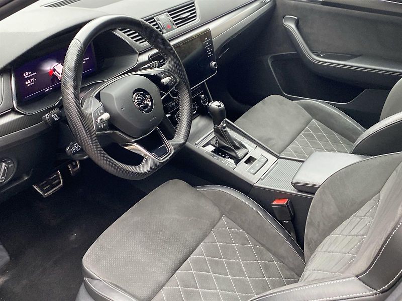 Škoda Superb (2023) Combi 2.0 TDI DSG Sportline - fotka 7 z 33