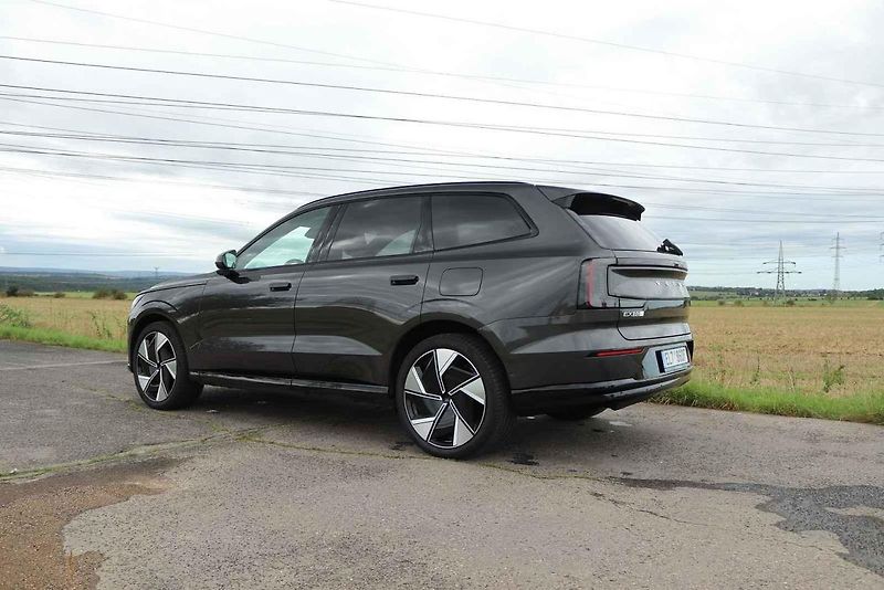 Volvo EX90 je největším SUV v nabídce značky.