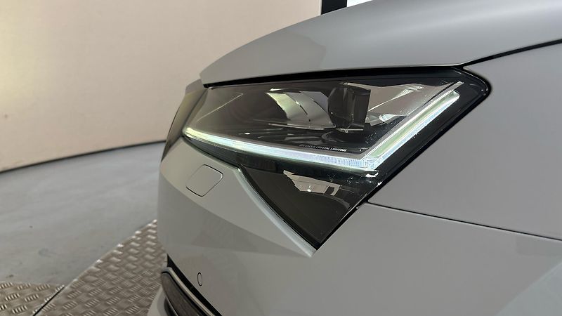 Škoda Superb 2.0 TDI DSG L&K Combi - fotka 18 z 35