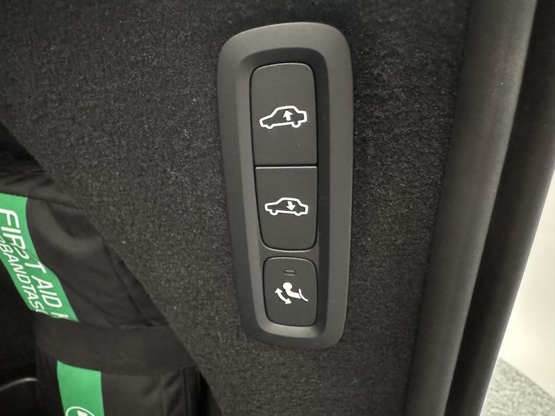Volvo XC90 T8 AWD RECHARGE ULTIMATE 1.maj - fotka 26 z 57