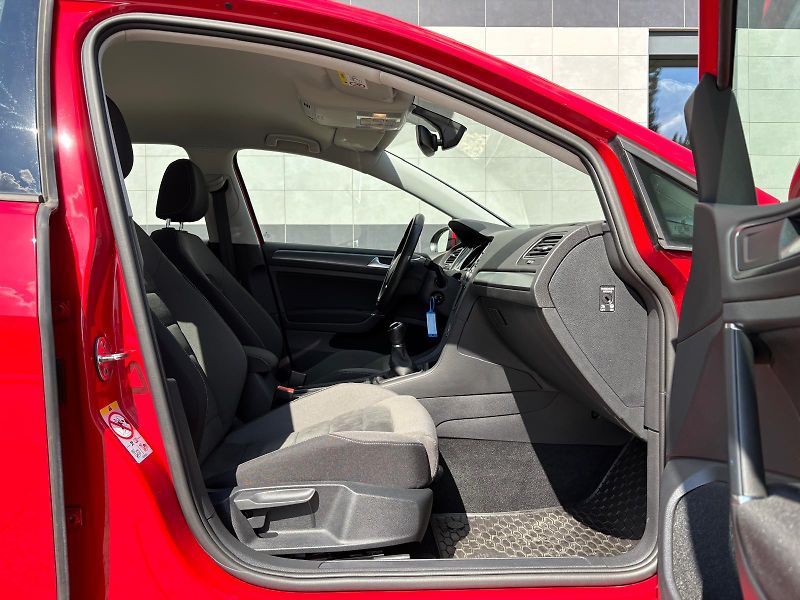 Volkswagen Golf 1.5TSI 110 kW, ČR, 1. MAJ, DPH - fotka 28 z 34