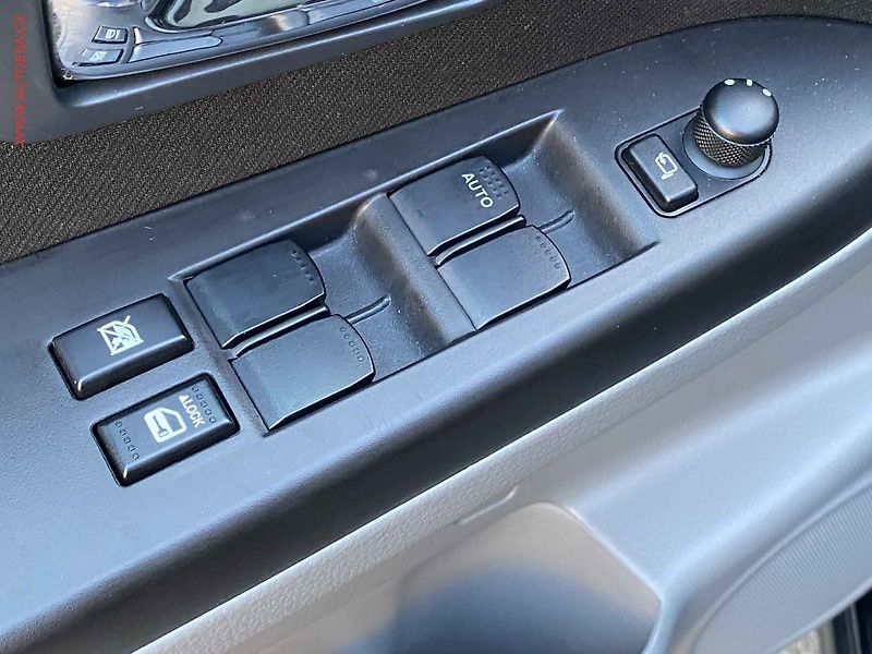 Suzuki SX4 (2013) 1.6 VVT, Style, navi, +kola - fotka 11 z 16