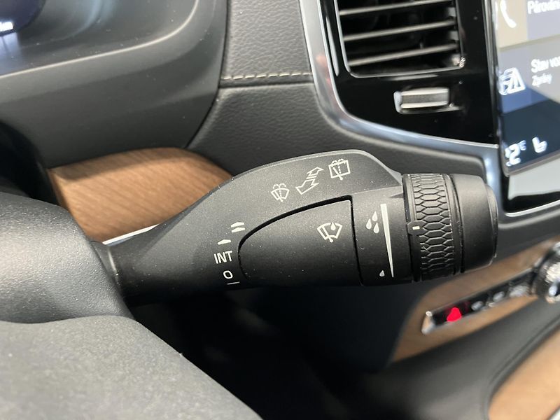 Volvo XC90 B5 AWD INSCRIPTION AT8, ČR - fotka 25 z 49