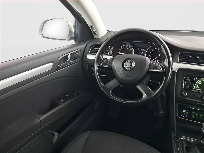 Škoda Superb (2014) Ambition 1.6 TDI, Navi - fotka 7 z 18