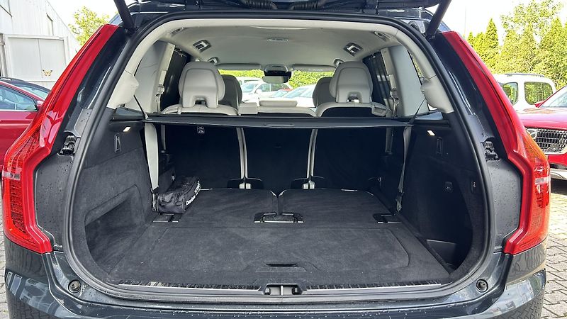 Volvo XC90 2.0D B5 AWD Inscription - fotka 16 z 16