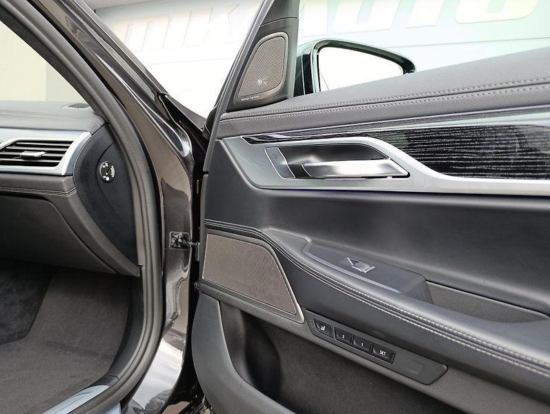 BMW Řada 7 740d xDRIVE DPH - fotka 40 z 42