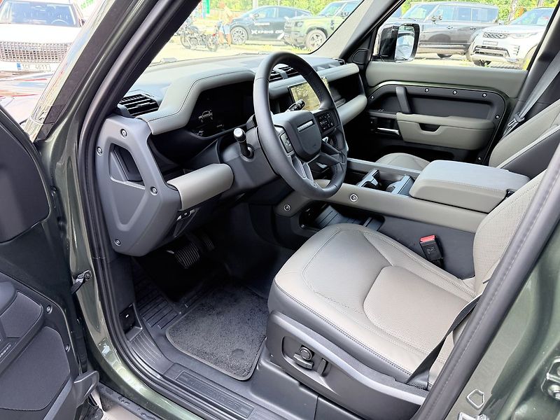 Land Rover Defender X-Dynamic SE D250 - fotka 9 z 17